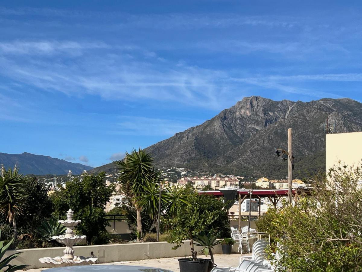 Apartment On The First Line Of The Sea With A View And Free Parking Marbella Esterno foto