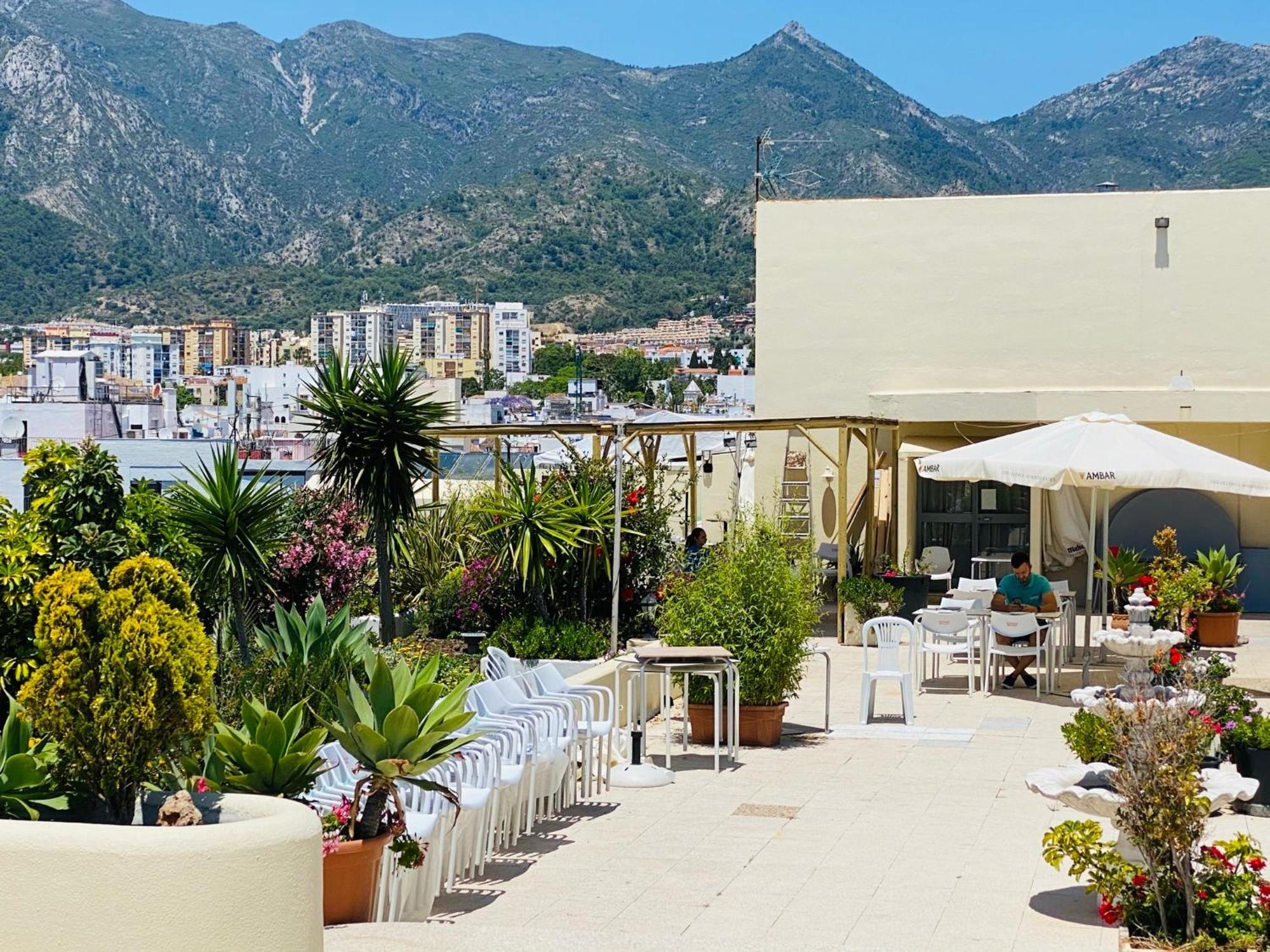 Apartment On The First Line Of The Sea With A View And Free Parking Marbella Esterno foto