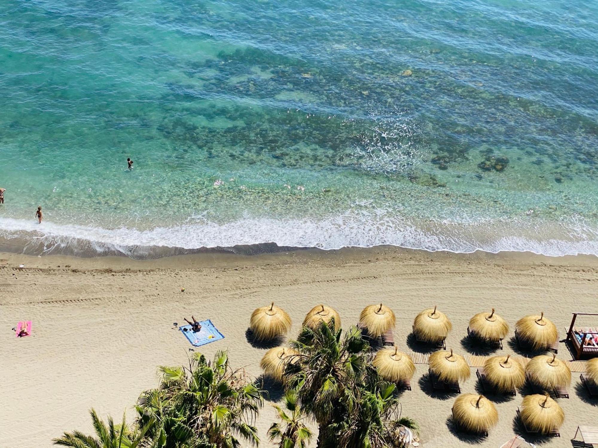 Apartment On The First Line Of The Sea With A View And Free Parking Marbella Esterno foto