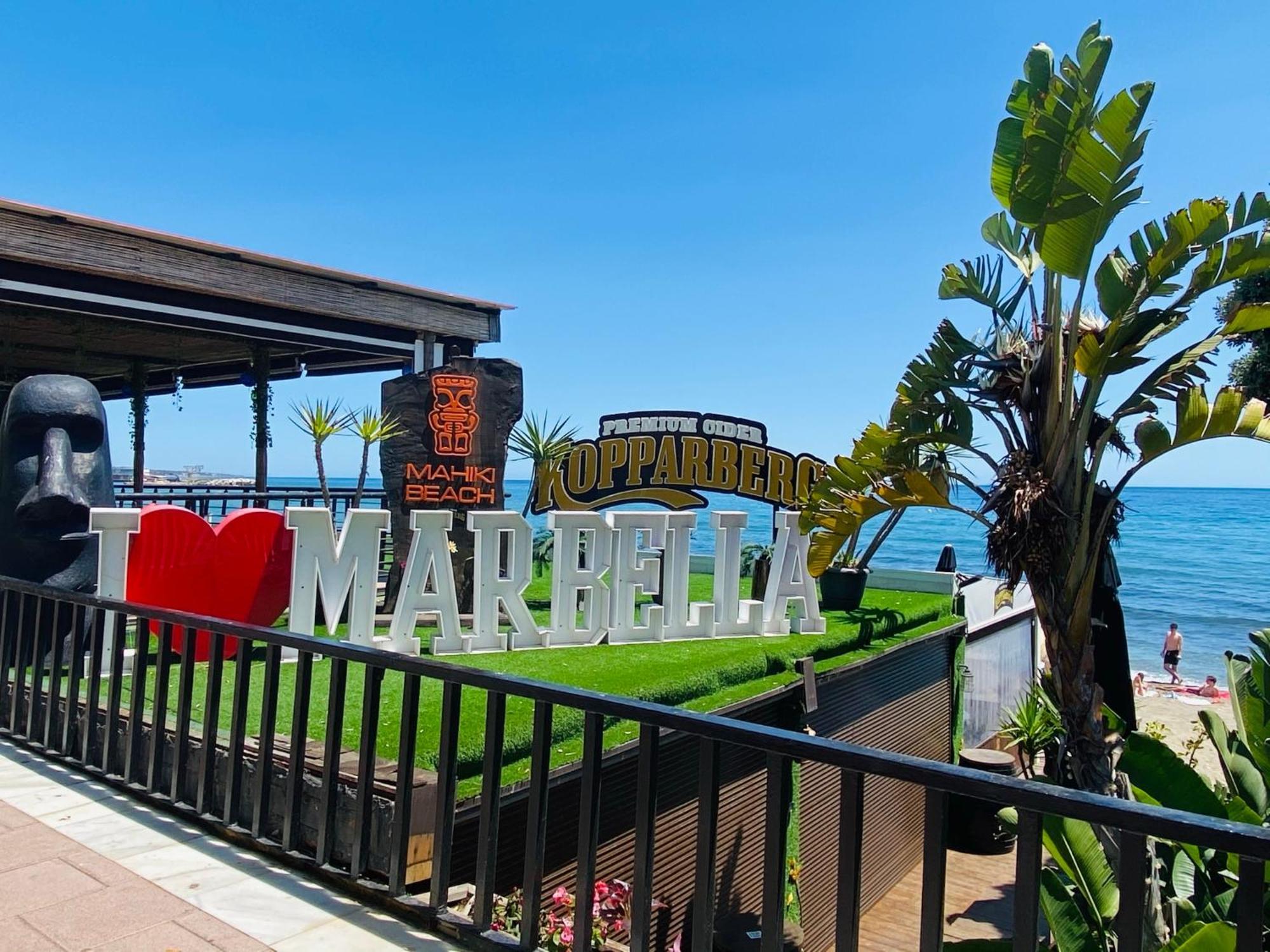 Apartment On The First Line Of The Sea With A View And Free Parking Marbella Esterno foto