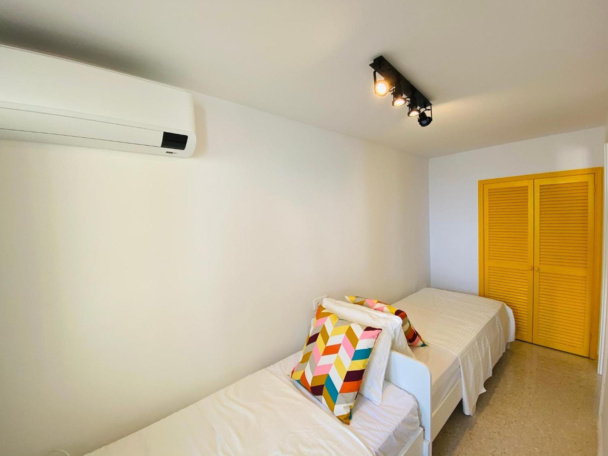 Apartment On The First Line Of The Sea With A View And Free Parking Marbella Esterno foto