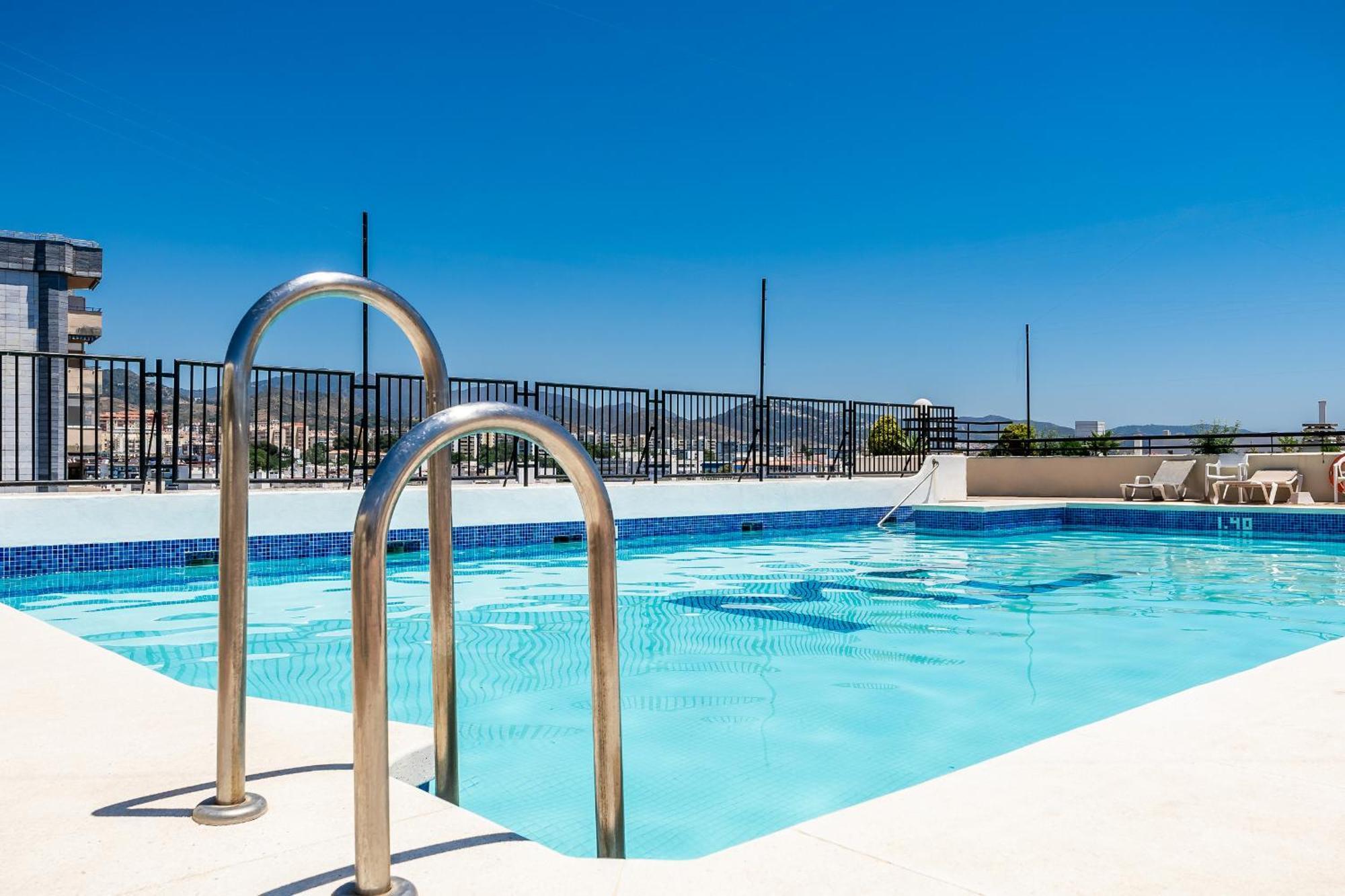 Apartment On The First Line Of The Sea With A View And Free Parking Marbella Esterno foto