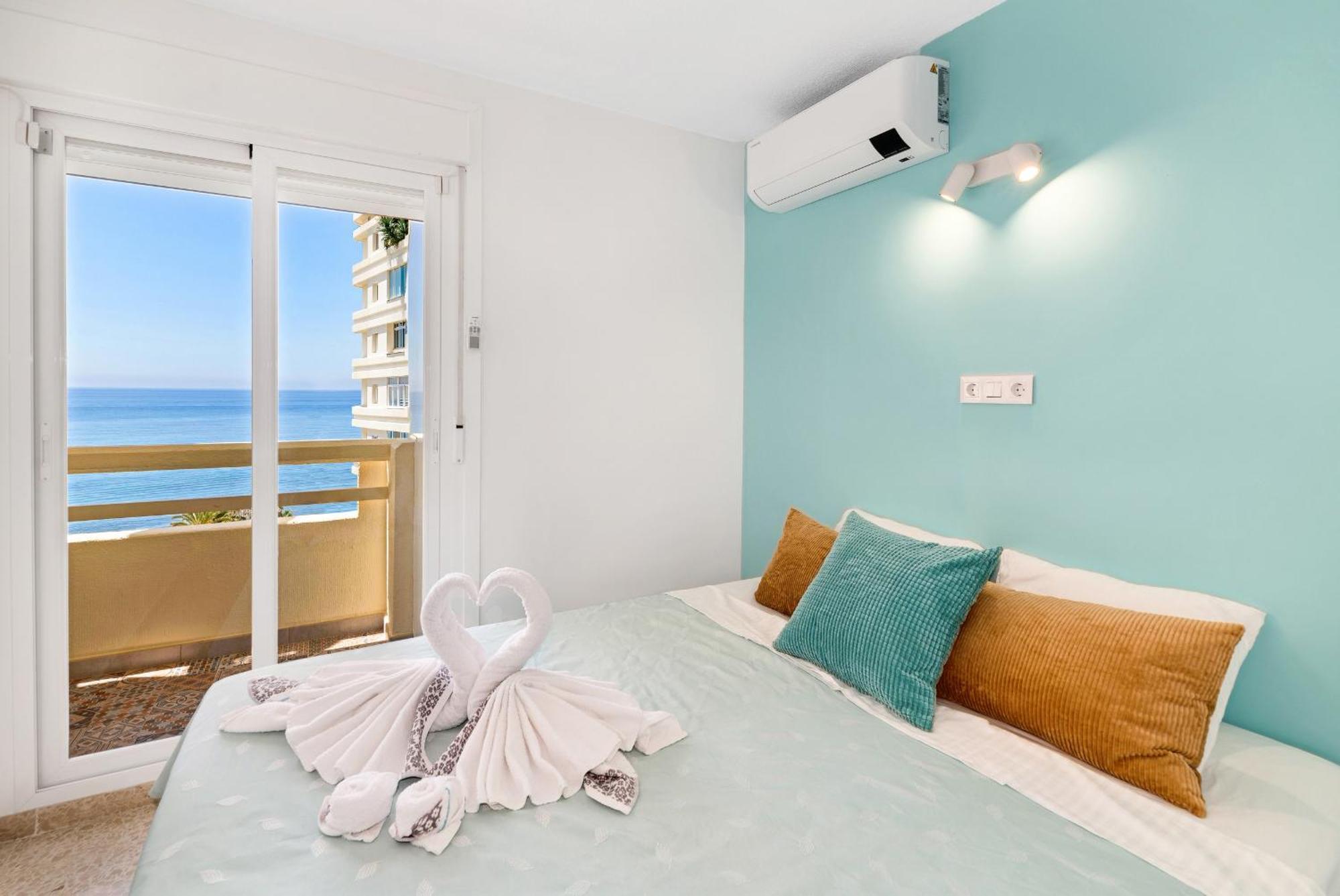 Apartment On The First Line Of The Sea With A View And Free Parking Marbella Esterno foto